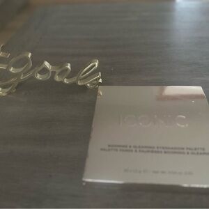 Iconic Gold Eyeshadow Palette